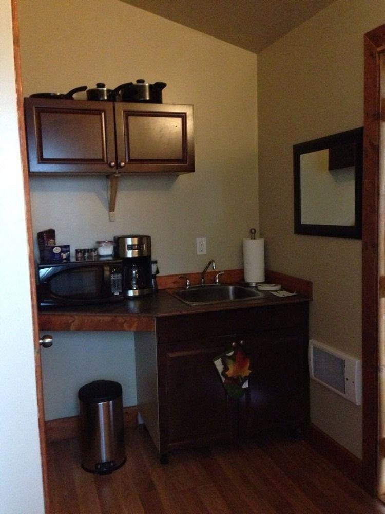 פורט אלברני A-1 Alberni Inn מראה חיצוני תמונה