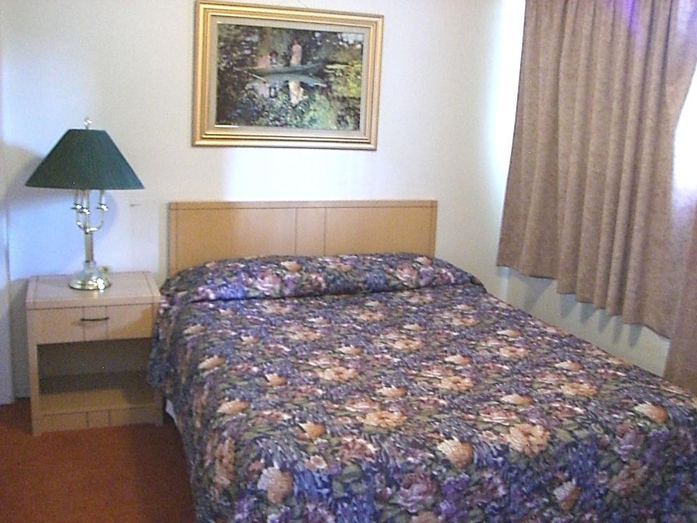 פורט אלברני A-1 Alberni Inn מראה חיצוני תמונה