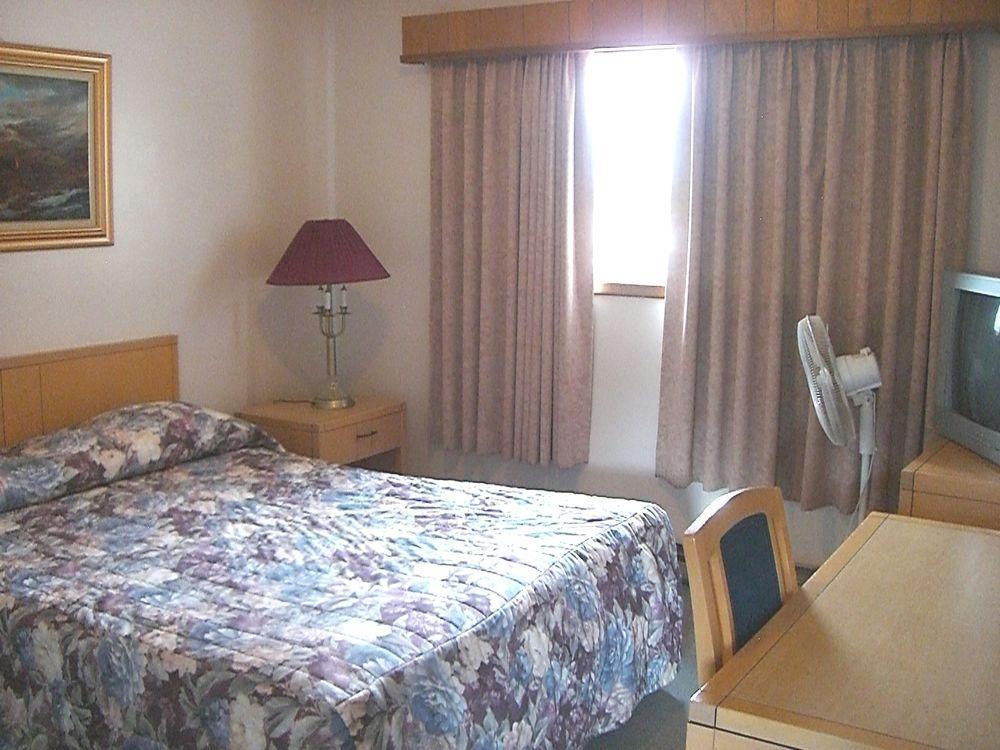 פורט אלברני A-1 Alberni Inn מראה חיצוני תמונה