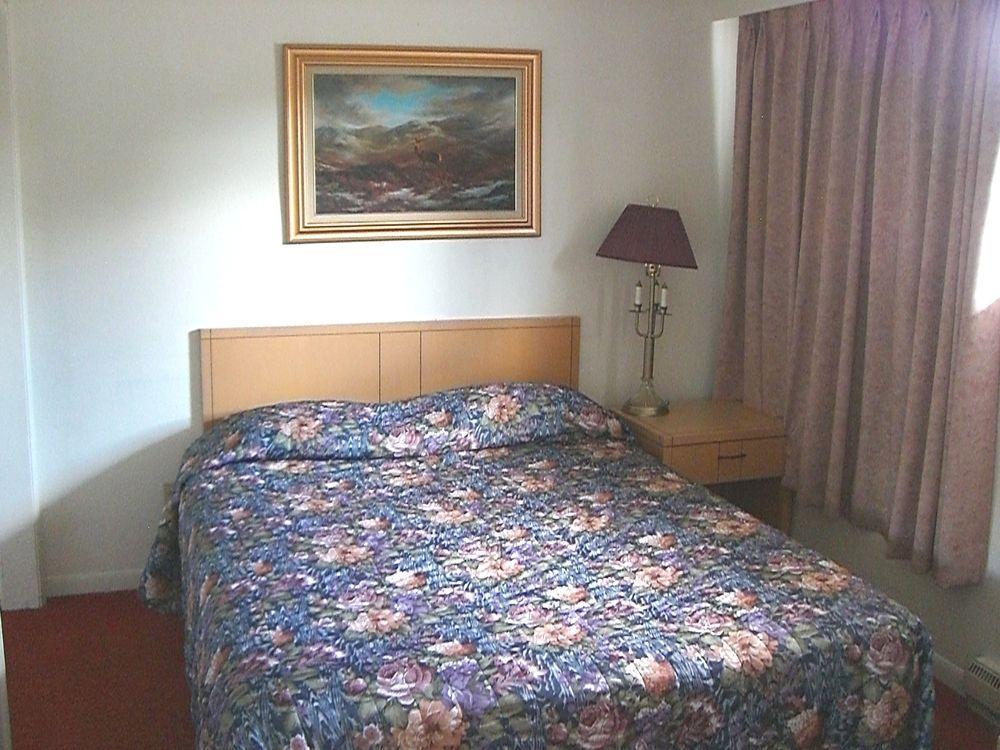 פורט אלברני A-1 Alberni Inn מראה חיצוני תמונה