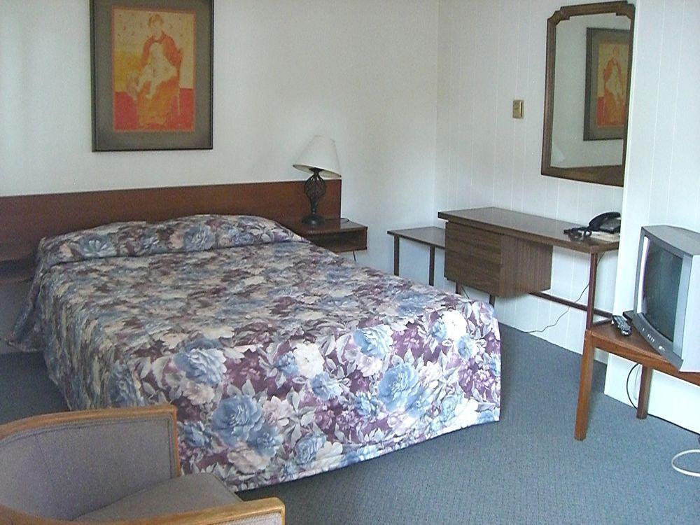 פורט אלברני A-1 Alberni Inn מראה חיצוני תמונה
