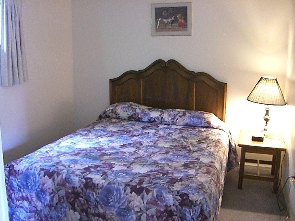 פורט אלברני A-1 Alberni Inn מראה חיצוני תמונה