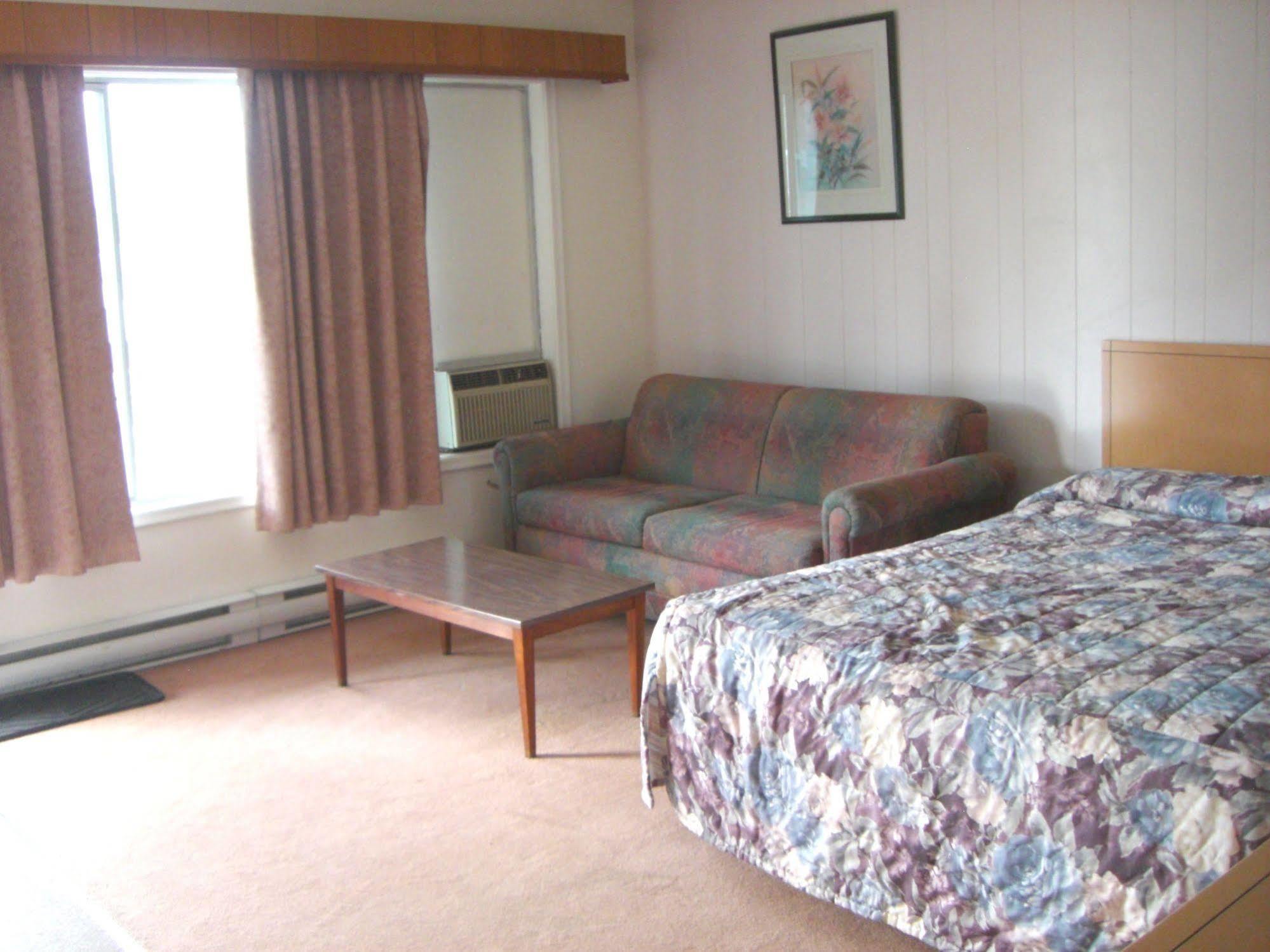 פורט אלברני A-1 Alberni Inn מראה חיצוני תמונה