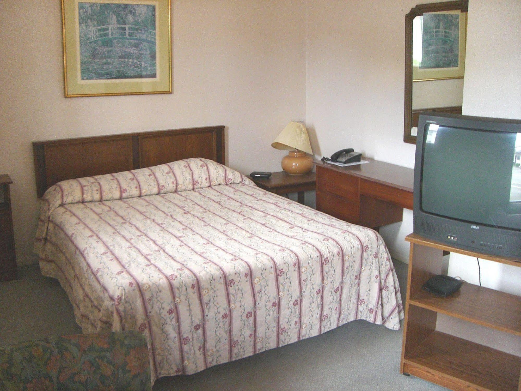 פורט אלברני A-1 Alberni Inn מראה חיצוני תמונה