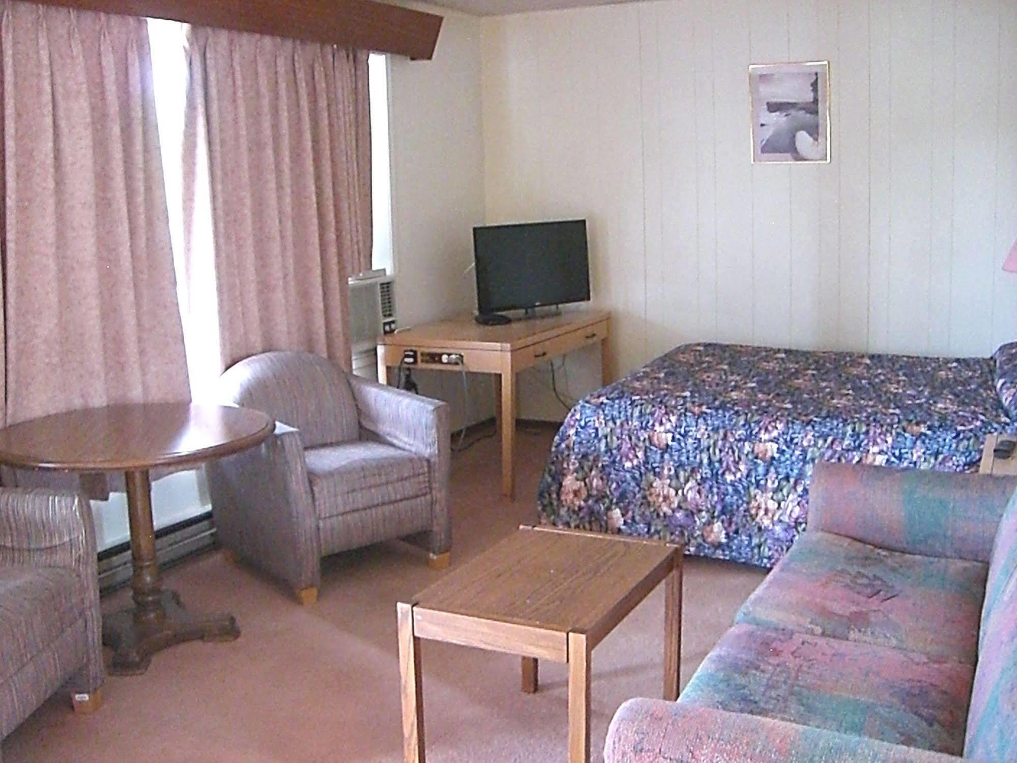 פורט אלברני A-1 Alberni Inn מראה חיצוני תמונה