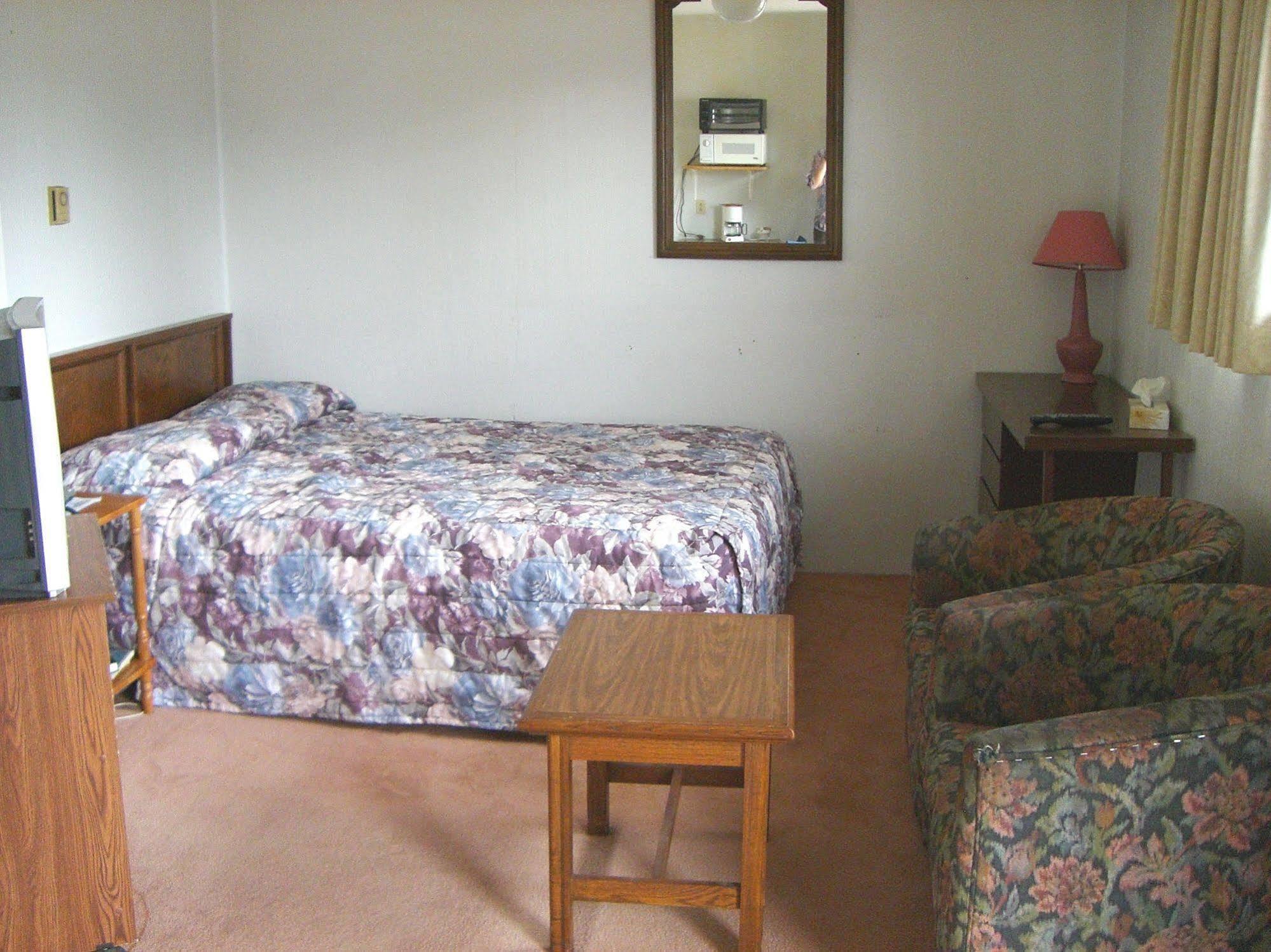 פורט אלברני A-1 Alberni Inn מראה חיצוני תמונה