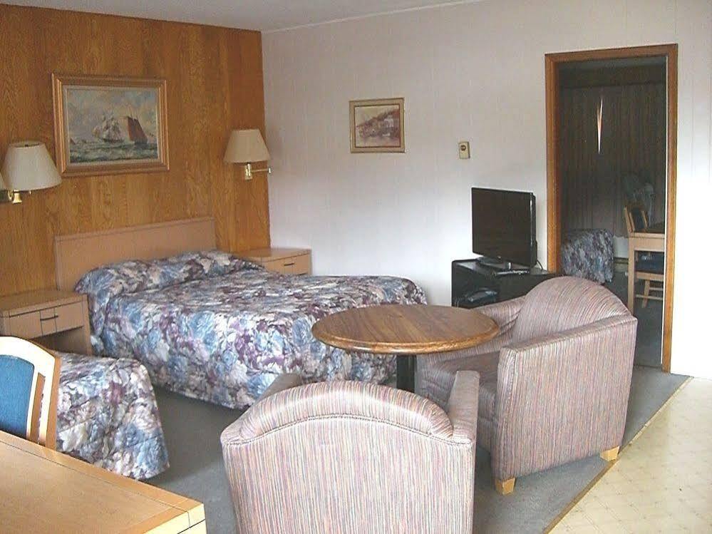 פורט אלברני A-1 Alberni Inn מראה חיצוני תמונה