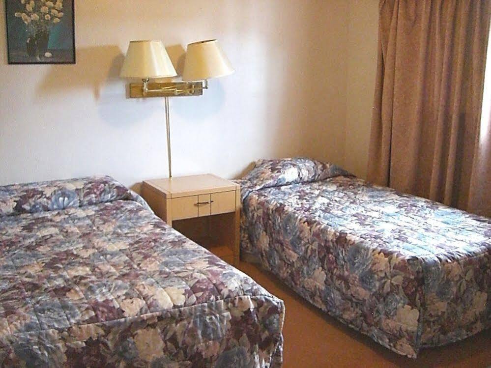 פורט אלברני A-1 Alberni Inn מראה חיצוני תמונה