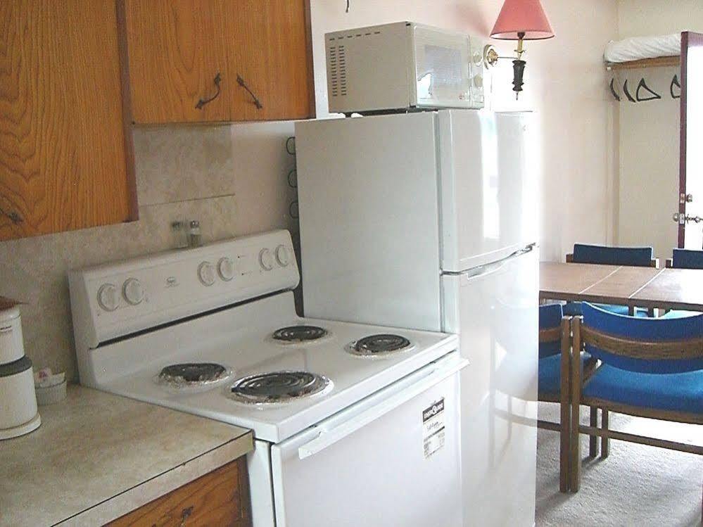 פורט אלברני A-1 Alberni Inn מראה חיצוני תמונה