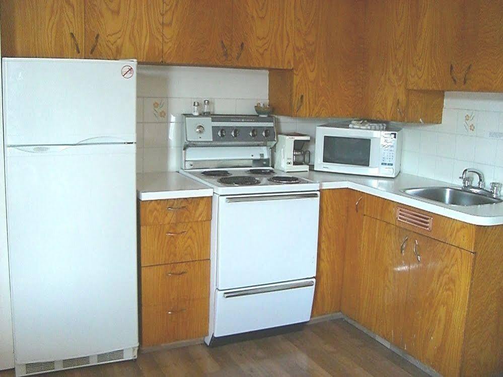 פורט אלברני A-1 Alberni Inn מראה חיצוני תמונה